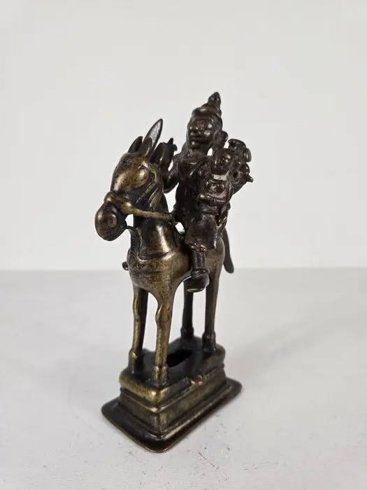 Statue, Lord Khandoba en zijn gemalin Mhalsa te paard - 17.6 cm - Bronze