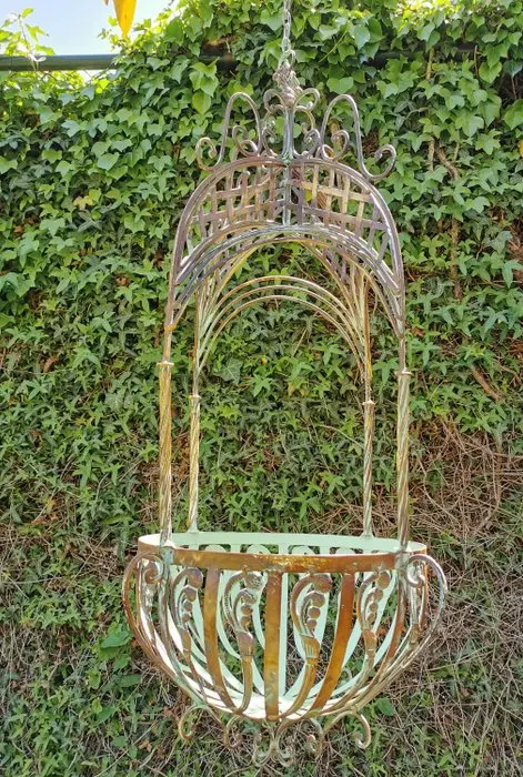 Basket - Iron - Flower basket