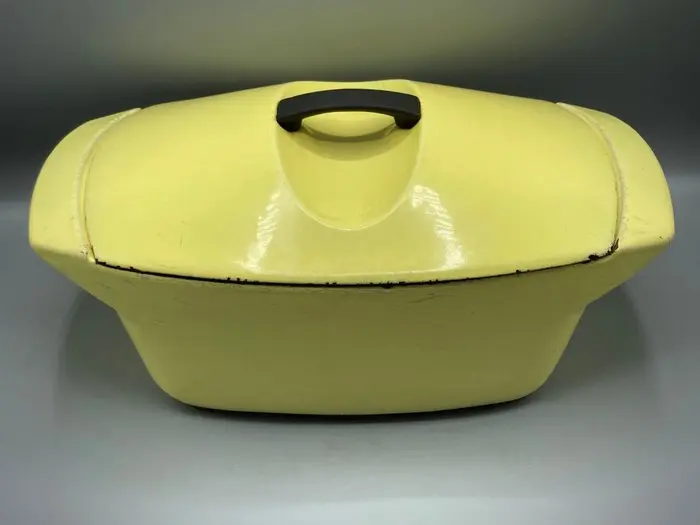 Le Creuset - Raymond Loewy - Casserole dish - 4.5 L - source