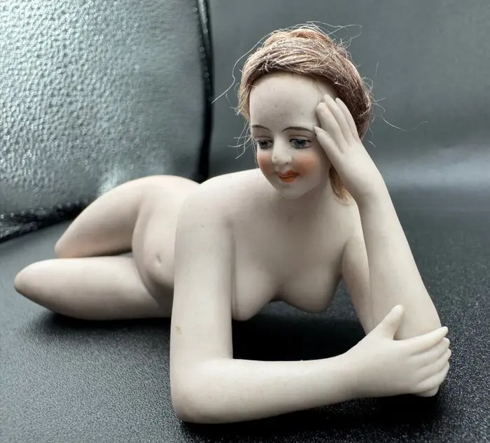 Galluba & Hofmann - Figurine - Bathing Beauty - biscuit porcelain