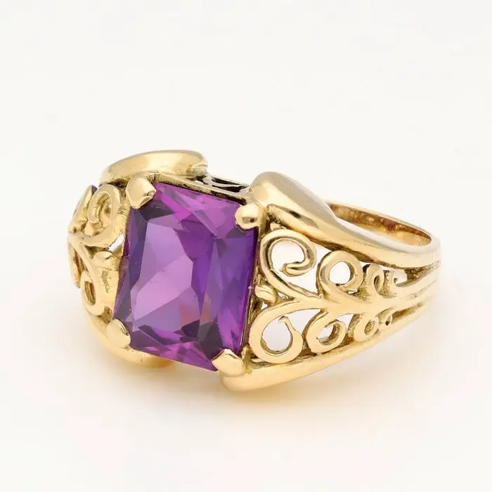 Ring - 18 kt. Yellow gold - 5.02ct. tw. - Corundum 5.02 ct.
