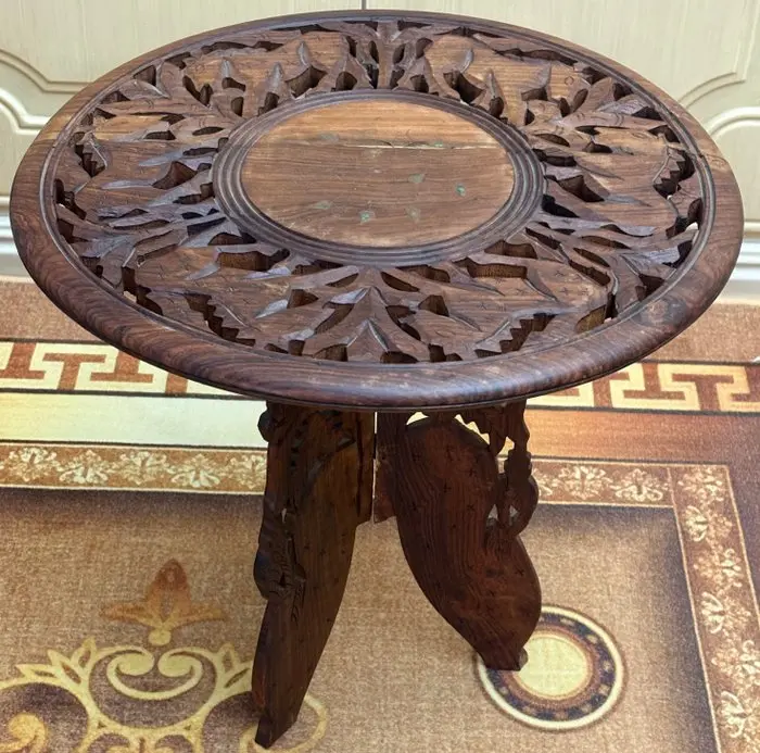 Artigianato indiano - Coffee table - Teak - Hand engraving.