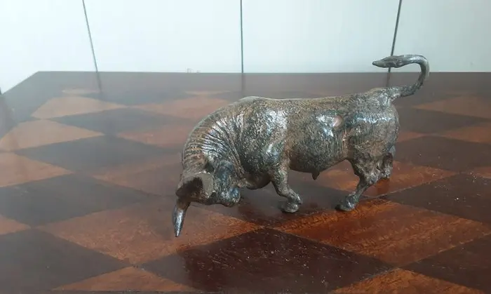 P. Chenet - Statue, stier - 7 cm - Bronze