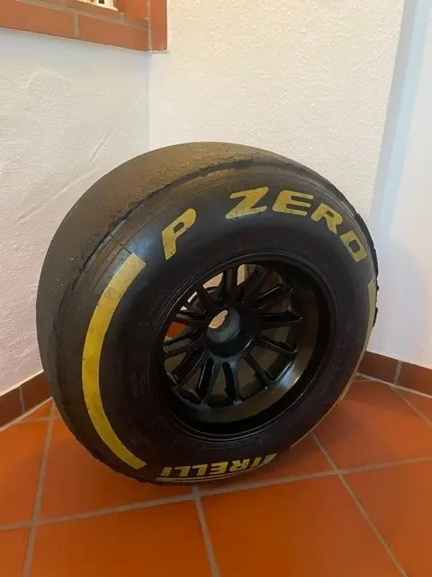 Tyre complete on wheel