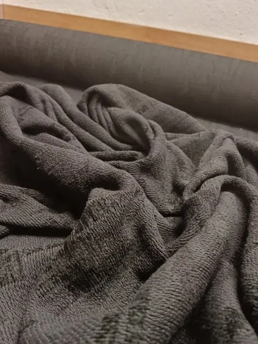 100% pure wool E 693