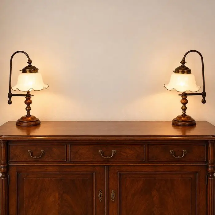 Table lamp (2) - A pair of vintage table lamps with wooden bases