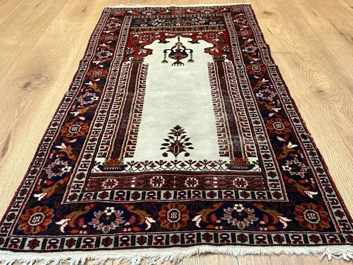 Hand-knotted Baluchi prayer rug – fine mihrab pattern...
