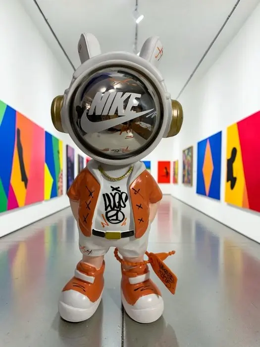 WASE - Figurine - ASTRO NIKE CUSTOM ORANGE AND WHITE POP ART - Resin