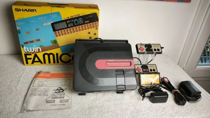 Sharp, Nintendo - Twin Famicom AN-500B - Video game console - In original box