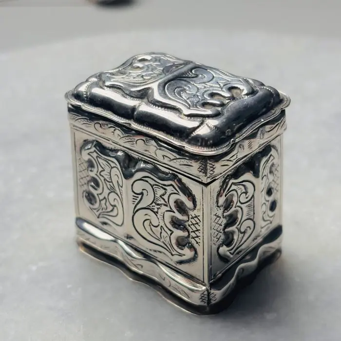 Box - Antique silver .835 Rococo box, certified - .835 silver