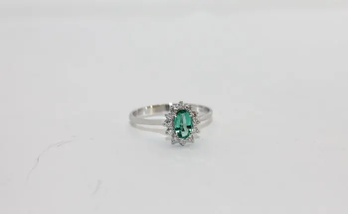 Ring - 18 kt. White gold Diamond (Natural) - Emerald