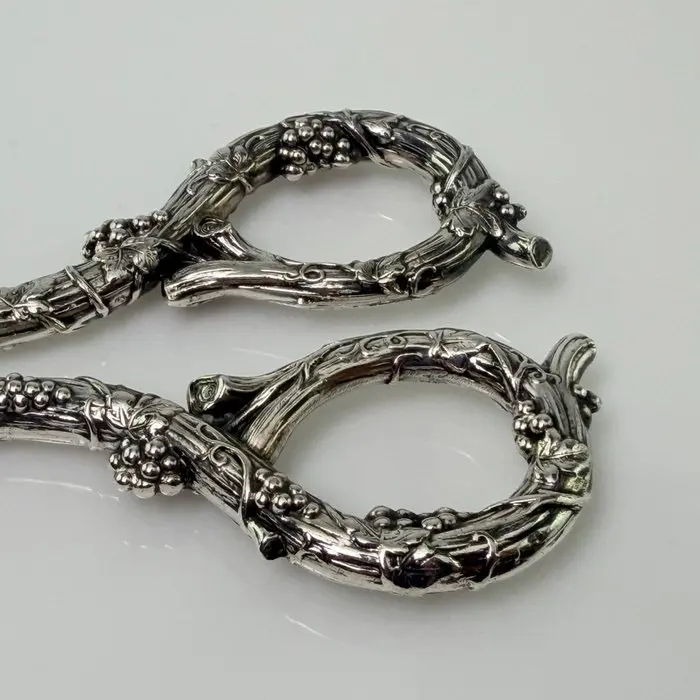 Attr. Bruckmann & Sohne - Grape scissors - .800 silver - Grape Decoration
