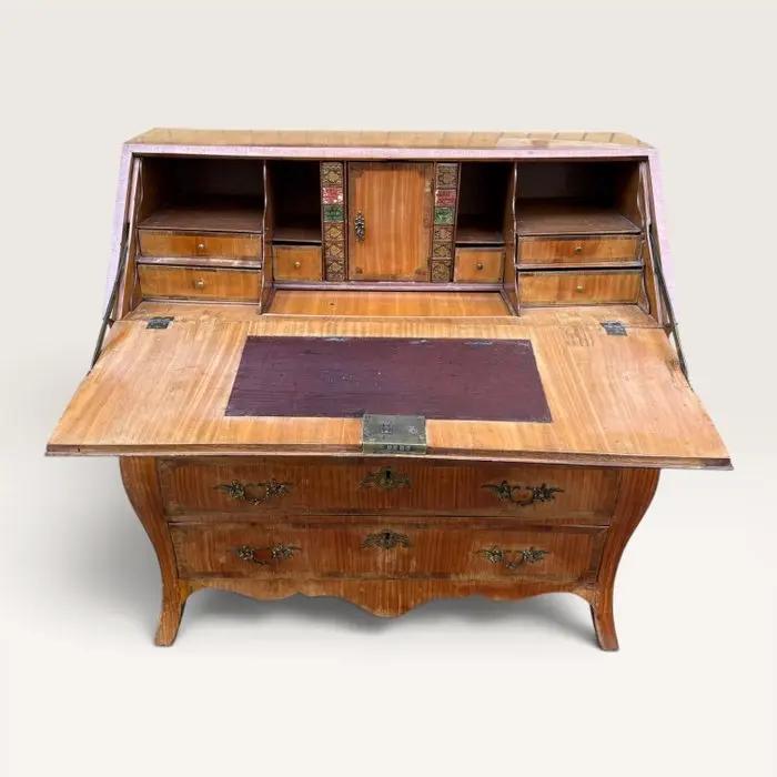 Secrétaire - Cherry wood - Secretary desk, circa 1740, bombé.