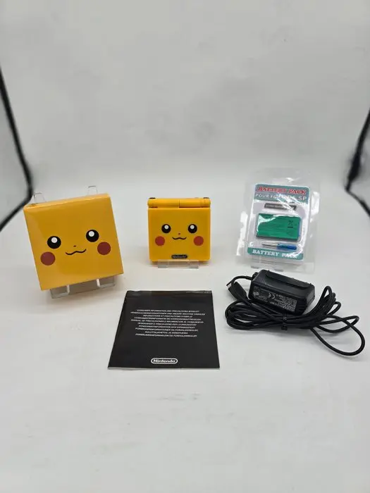 Nintendo - Gameboy Advance SP - GBA SP - Pikachu Pokémon...