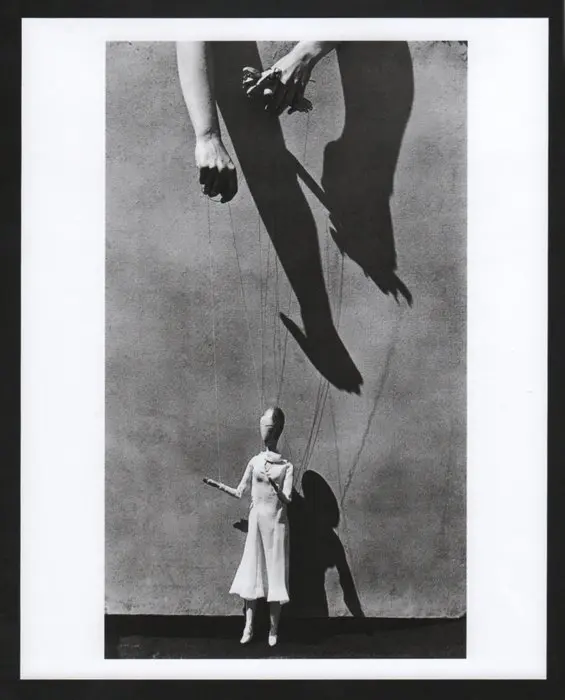 Tina Modotti (1896–1942) - Hands of the Puppeteer Louis Bunin, Mexico
