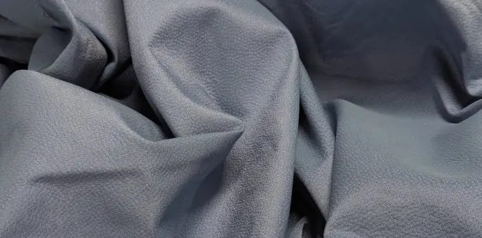 Azzurro Acciaio – Raffinato Tessuto d’Arredo Cangiante...
