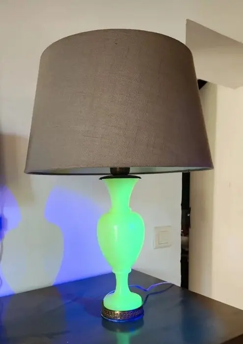 Table lamp - Uranium glass