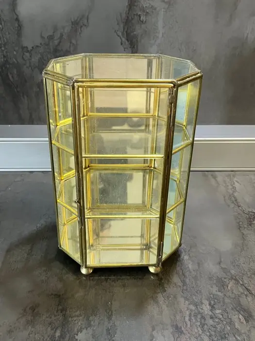 Display cabinet - Glass, mirror and brass