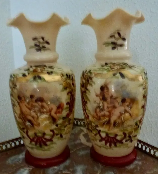 Spelende Cherubijnen / Putti's - Baluster vase (2)...