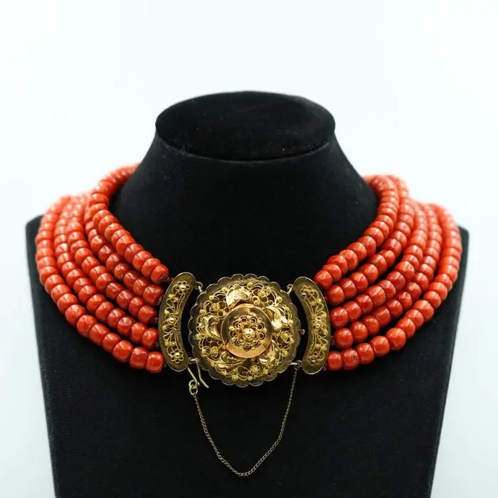 Chain - 14 kt. Yellow gold Blood Coral