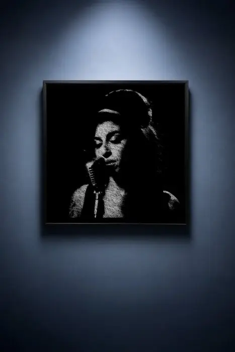 Tijs Dragtsma (1992) - Amy in Scratched Light