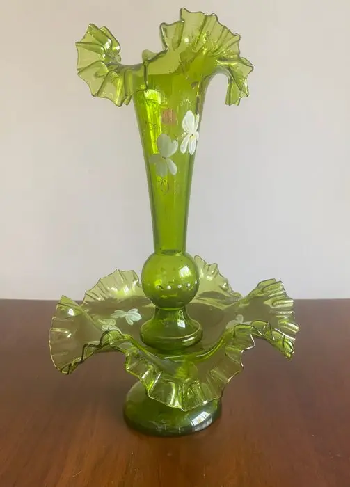 Harrach - Centrepiece - mouth-blown art glass - Epergne in Bohemian glass 900