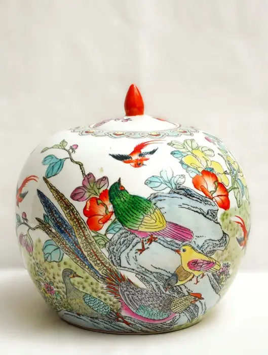 Lidded vase - Porcelain
