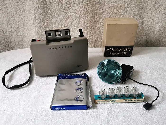 Polaroid Automatic 320 Land Camera Analogue camera