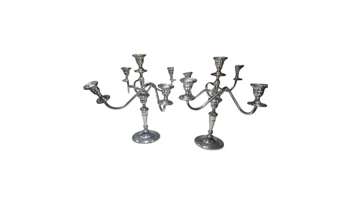 Pareja de candelabros de cinco luces en metal plateado – España