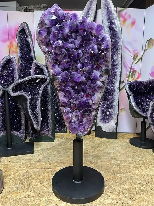 Amethyst Crystal cluster - Height: 130 cm - Width: 52 cm- 107 kg - (1)