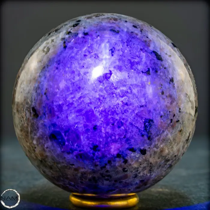 Natural Yooperlite ball – rare UV-reactive collectible- 525.68 g
