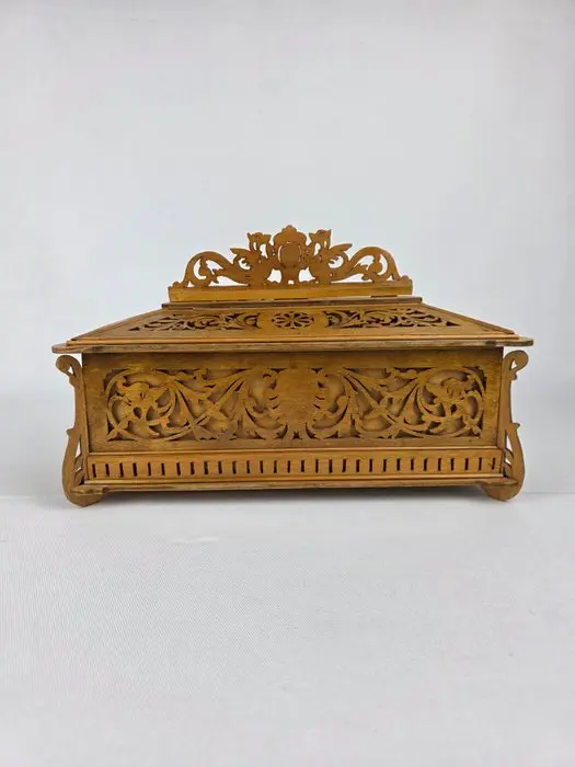 Casket - Wood - Neo-Gothic Tunnel