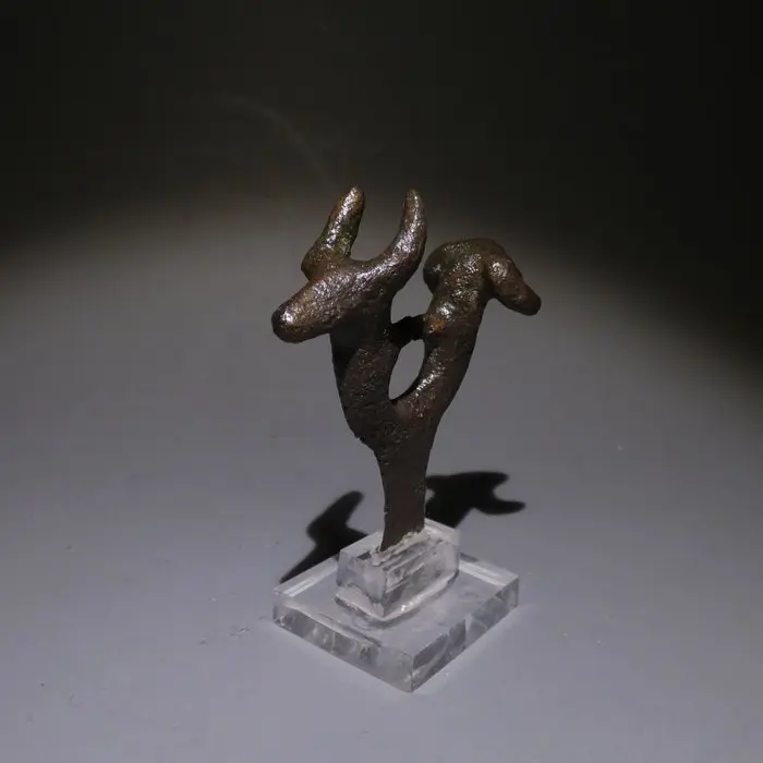 Achaemenid Bronze Important Figure, ex-voto. 4,6 cm H. 5th century BC.