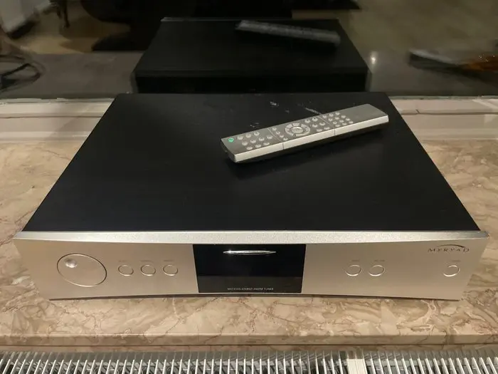 Myryad - MXT2000 'High-End' Solid-State AM/FM Stereo Tuner