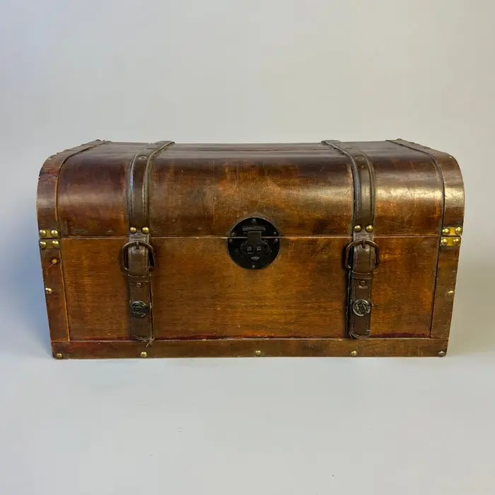 Casket - Vintage - old-style suitcase