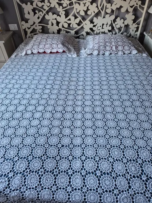 Bedspread (3) - 295 cm - 215 cm - filet lace bedspread
