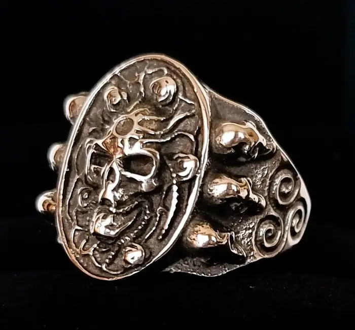 Memento Mori Signet Ring – Skull Shield – Seat of the...