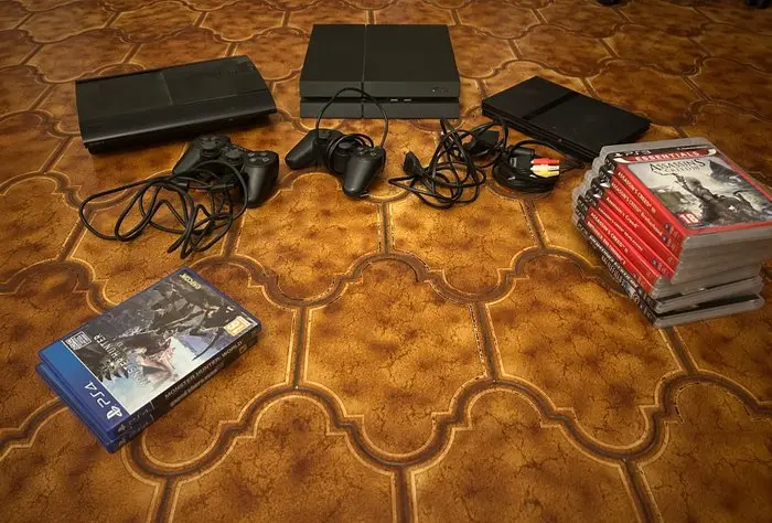 Sony - Lot of 3 working PlayStation consoles: PS2
