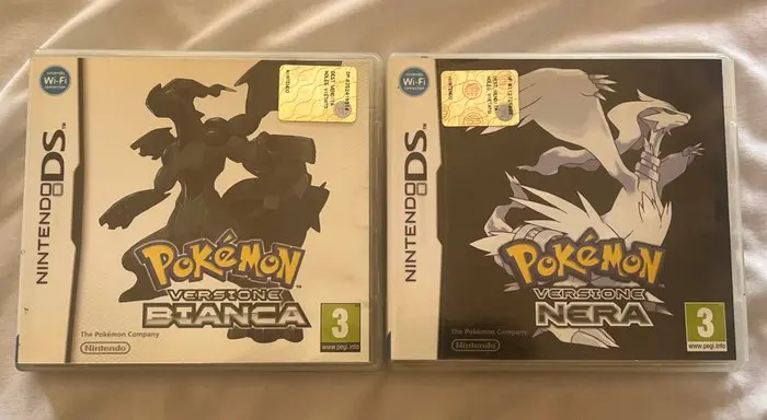 Nintendo - DS - Pokémon Versione Bianca / Pokémon Versione Nera - Video game
