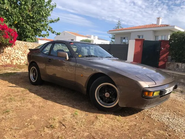 Porsche - 944 - 1983