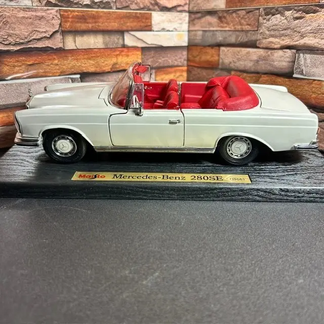 Maisto 1:18 - Modellino di auto - Maisto - 1:18 - Mercedes-Benz 280SE Convertible (1966) - Special Edition - Con scatola originale
