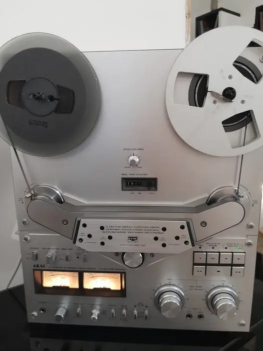 Akai - GX-635D Direct-Drive Auto-Reverse 6-Head Stereo Reel to reel deck 26 cm