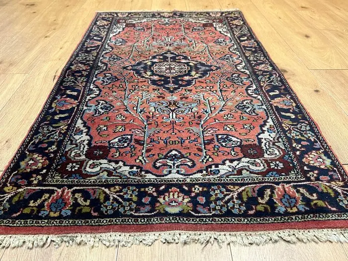 Hand-knotted Indo Ghom rug – Fine medallion design...