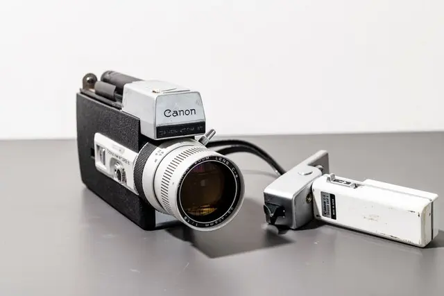 Canon Zoom 518 Super 8 – 9.5–47.5mm f/1.8 + Trigger Grip...