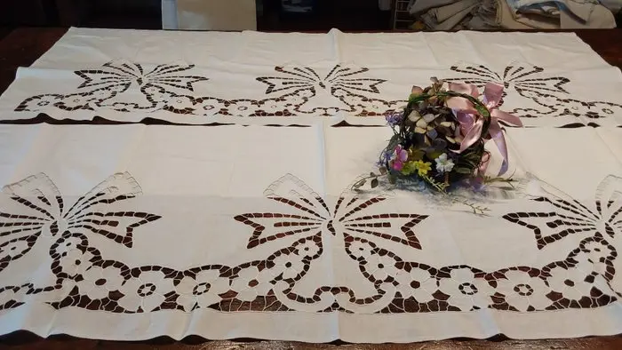 Embroidery (2) - 140 cm - 65 cm - Ancient channels