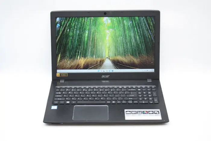 Nice 17" laptop: Acer Aspire E5-575 | Intel Core i3-6100U...