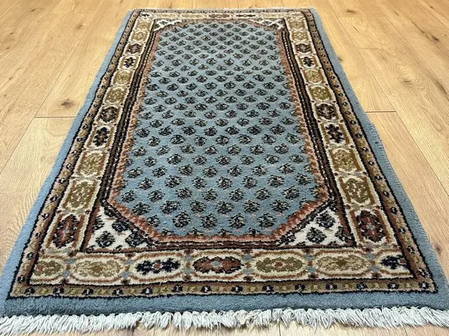 Fine hand-knotted Sarough-Mir rug – classic Boteh pattern...
