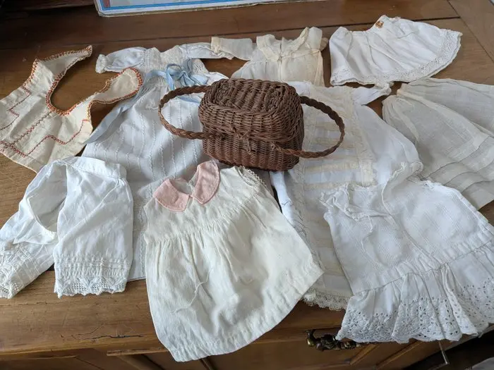 - Doll Lot of vintage clothing and undergarments - 1910-1920