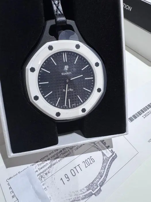Swatch Royal Pop - Swatch × Audemars Piguet OCHO NEGRO...