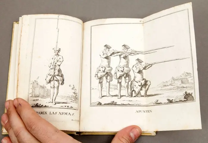 Desconocido - Libro de figuras de las posiciones del manejo de arma - 1762